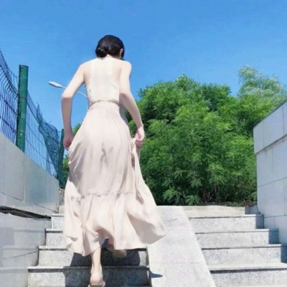 蓝天白云背景女生唯美头像|清新治愈风,仙气感拉满 女生头像 第3张 蓝天白云背景女生唯美头像|清新治愈风,仙气感拉满 女生头像 第3张