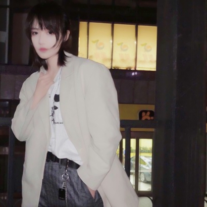 女生高冷成熟头像合集|简约大气风,彰显独立女性魅力 女生头像 第11张 女生高冷成熟头像合集|简约大气风,彰显独立女性魅力 女生头像 第11张