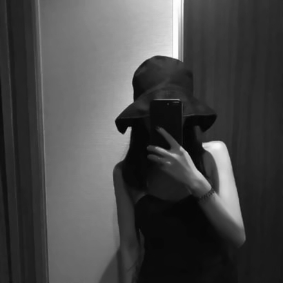 冷酷黑白女生头像合集|小众不撞款,彰显个性态度 女生头像 第17张 冷酷黑白女生头像合集|小众不撞款,彰显个性态度 女生头像 第17张