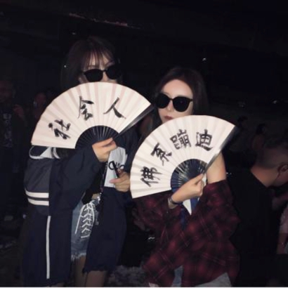 国风美学！手拿扇子女生头像 气质拉满 女生头像 第12张