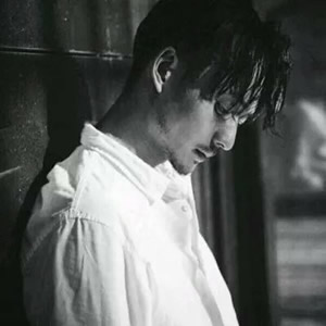 成熟稳重黑白男生头像|高级质感不撞款,彰显男士沉稳气质