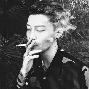 成熟稳重黑白男生头像|高级质感不撞款,彰显男士沉稳气质 男生头像 第2张 成熟稳重黑白男生头像|高级质感不撞款,彰显男士沉稳气质 男生头像 第2张