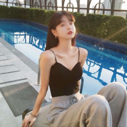 氛围感拉满:女人味十足的优雅微信头像,展现精致生活态度 女生头像 第29张 氛围感拉满:女人味十足的优雅微信头像,展现精致生活态度 女生头像 第29张
