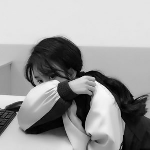 超飒高冷女生黑白头像合集｜简约大气，尽显独特气质 女生头像 第11张