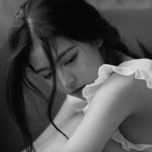 黑白系高冷女生头像合集|简约耐看,自带疏离感 女生头像 第14张 黑白系高冷女生头像合集|简约耐看,自带疏离感 女生头像 第14张