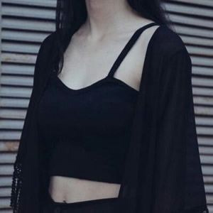 高级感女生半身头像|不露脸露肩设计氛围感拉满 女生头像 第18张 高级感女生半身头像|不露脸露肩设计氛围感拉满 女生头像 第18张
