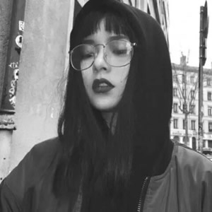 清冷系黑白女生头像:自带疏离感,尽显高冷气质 女生头像 第11张 清冷系黑白女生头像:自带疏离感,尽显高冷气质 女生头像 第11张