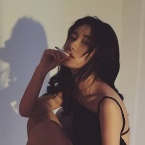 女生霸气颓废超拽头像|自带疏离感,朋友圈吸睛必备 女生头像 第1张 女生霸气颓废超拽头像|自带疏离感,朋友圈吸睛必备 女生头像 第1张