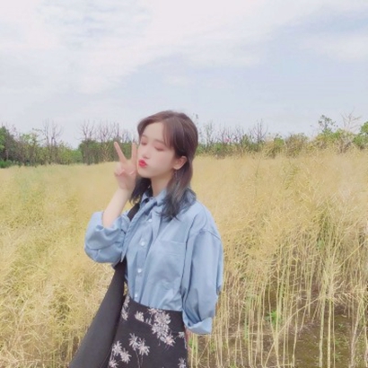 氛围感拉满:女人味十足的优雅微信头像,展现精致生活态度 女生头像 第10张 氛围感拉满:女人味十足的优雅微信头像,展现精致生活态度 女生头像 第10张