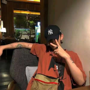 微信男生戴帽子头像推荐:显脸小版型 + 个性设计 男生头像 第10张 微信男生戴帽子头像推荐:显脸小版型 + 个性设计 男生头像 第10张