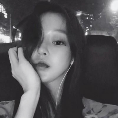 个性黑白女生头像|小众设计 + 高级质感,轻松凸显个人风格 女生头像 第29张 个性黑白女生头像|小众设计 + 高级质感,轻松凸显个人风格 女生头像 第29张