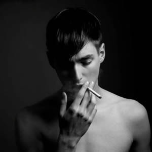 欧美意境男生头像合集｜成熟 / 少年感 / 雅痞风 男生头像 第8张