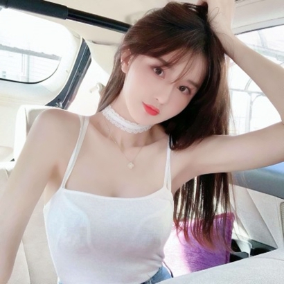 氛围感拉满:女人味十足的优雅微信头像,展现精致生活态度