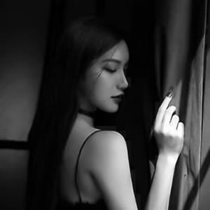 黑白系高冷女生头像合集|简约耐看,自带疏离感 女生头像 第5张 黑白系高冷女生头像合集|简约耐看,自带疏离感 女生头像 第5张
