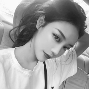 超飒高冷女生黑白头像合集｜简约大气，尽显独特气质 女生头像 第6张