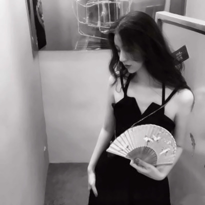 个性黑白女生头像|小众设计 + 高级质感,轻松凸显个人风格 女生头像 第32张 个性黑白女生头像|小众设计 + 高级质感,轻松凸显个人风格 女生头像 第32张