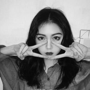 清冷系黑白女生头像:自带疏离感,尽显高冷气质 女生头像 第9张 清冷系黑白女生头像:自带疏离感,尽显高冷气质 女生头像 第9张