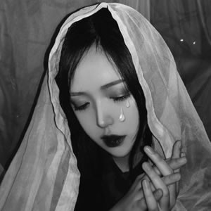 黑白系高冷女生头像合集|简约耐看,自带疏离感 女生头像 第13张 黑白系高冷女生头像合集|简约耐看,自带疏离感 女生头像 第13张