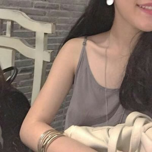 高级感女生半身头像|不露脸露肩设计氛围感拉满 女生头像 第17张 高级感女生半身头像|不露脸露肩设计氛围感拉满 女生头像 第17张