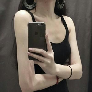 高级感女生半身头像|不露脸露肩设计氛围感拉满 女生头像 第15张 高级感女生半身头像|不露脸露肩设计氛围感拉满 女生头像 第15张