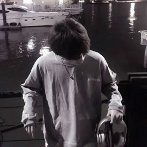 暗色系伤感风男生头像|自带故事感,戳中情绪的细腻画风 男生头像 第16张 暗色系伤感风男生头像|自带故事感,戳中情绪的细腻画风 男生头像 第16张