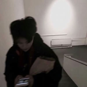 暗色系伤感风男生头像|自带故事感,戳中情绪的细腻画风 男生头像 第6张 暗色系伤感风男生头像|自带故事感,戳中情绪的细腻画风 男生头像 第6张