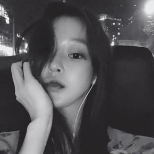 超飒高冷女生黑白头像合集｜简约大气，尽显独特气质 女生头像 第9张