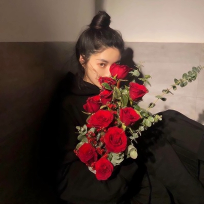 氛围感拉满:女人味十足的优雅微信头像,展现精致生活态度 女生头像 第19张 氛围感拉满:女人味十足的优雅微信头像,展现精致生活态度 女生头像 第19张