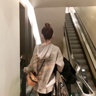 氛围感拉满!时尚女孩头像背影合集 女生头像 第11张 氛围感拉满!时尚女孩头像背影合集 女生头像 第11张