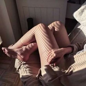 女生长腿头像推荐|甜酷 / 温柔 / 御姐风,满足不同风格偏好 女生头像 第4张 女生长腿头像推荐|甜酷 / 温柔 / 御姐风,满足不同风格偏好 女生头像 第4张