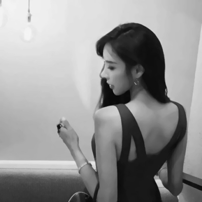高级感黑白女生头像|小众不撞款,氛围感拉满 女生头像 第7张 高级感黑白女生头像|小众不撞款,氛围感拉满 女生头像 第7张