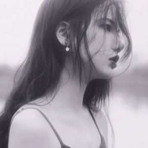 黑白系高冷女生头像合集|简约耐看,自带疏离感 女生头像 第6张 黑白系高冷女生头像合集|简约耐看,自带疏离感 女生头像 第6张