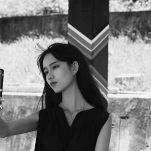 清冷系黑白女生头像:自带疏离感,尽显高冷气质 女生头像 第6张 清冷系黑白女生头像:自带疏离感,尽显高冷气质 女生头像 第6张