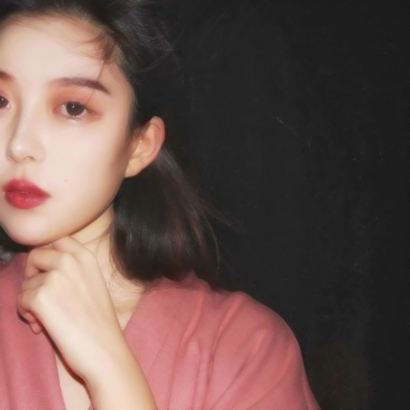 氛围感拉满:女人味十足的优雅微信头像,展现精致生活态度 女生头像 第22张 氛围感拉满:女人味十足的优雅微信头像,展现精致生活态度 女生头像 第22张