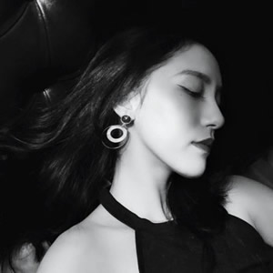 超飒高冷女生黑白头像合集｜简约大气，尽显独特气质 女生头像 第2张