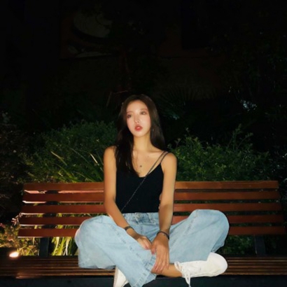 氛围感拉满:女人味十足的优雅微信头像,展现精致生活态度 女生头像 第25张 氛围感拉满:女人味十足的优雅微信头像,展现精致生活态度 女生头像 第25张