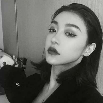 高级感黑白女生头像|小众不撞款,氛围感拉满 女生头像 第5张 高级感黑白女生头像|小众不撞款,氛围感拉满 女生头像 第5张
