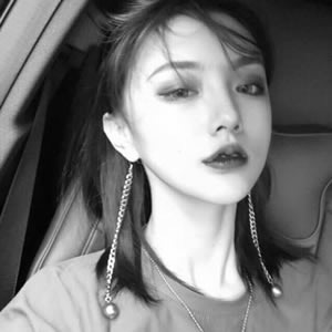 气质高冷时尚女生头像:精致感爆棚,小众又吸睛 女生头像 第9张 气质高冷时尚女生头像:精致感爆棚,小众又吸睛 女生头像 第9张