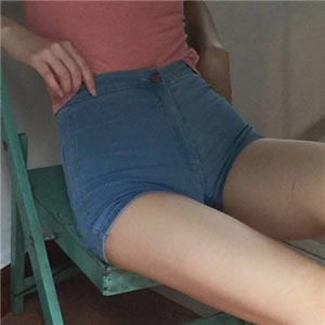 精选美女性感照片头像:气质风 / 辣妹风,适配社交平台