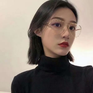 气质高冷时尚女生头像:精致感爆棚,小众又吸睛 女生头像 第7张 气质高冷时尚女生头像:精致感爆棚,小众又吸睛 女生头像 第7张