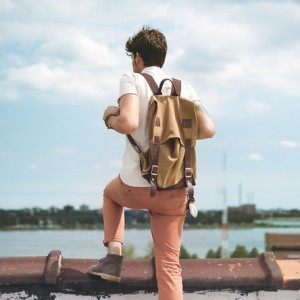 帅气男生旅行高清头像｜户外徒步 / 城市漫游风 男生头像 第6张