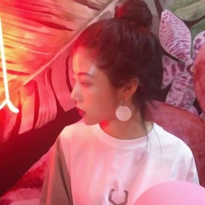 霸气红色系女生头像合集|拽姐风拉满,适配各社交平台 女生头像 第7张 霸气红色系女生头像合集|拽姐风拉满,适配各社交平台 女生头像 第7张