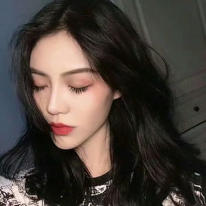 气质高冷时尚女生头像:精致感爆棚,小众又吸睛 女生头像 第13张 气质高冷时尚女生头像:精致感爆棚,小众又吸睛 女生头像 第13张