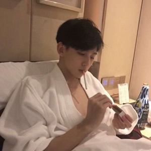 男生高冷超酷头像推荐:禁欲系 / 拽哥风任选,告别普通感 男生头像 第4张 男生高冷超酷头像推荐:禁欲系 / 拽哥风任选,告别普通感 男生头像 第4张