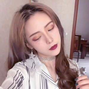 气质高冷时尚女生头像:精致感爆棚,小众又吸睛 女生头像 第5张 气质高冷时尚女生头像:精致感爆棚,小众又吸睛 女生头像 第5张