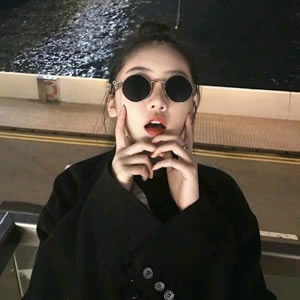 气质高冷时尚女生头像:精致感爆棚,小众又吸睛 女生头像 第8张 气质高冷时尚女生头像:精致感爆棚,小众又吸睛 女生头像 第8张