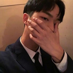帅气高冷男生真人头像精选，颜值与气质并存 男生头像 第10张