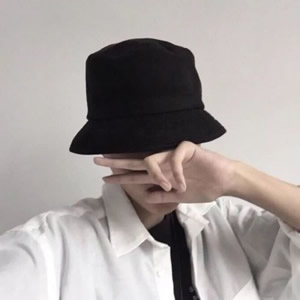 低头戴帽子男生头像推荐｜高清无水印，适配微信 /QQ/ 社交平台 男生头像 第10张