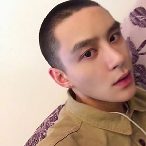 男生高冷超酷头像推荐:禁欲系 / 拽哥风任选,告别普通感 男生头像 第5张 男生高冷超酷头像推荐:禁欲系 / 拽哥风任选,告别普通感 男生头像 第5张
