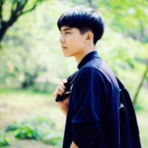 帅气男生旅行高清头像｜户外徒步 / 城市漫游风 男生头像 第9张